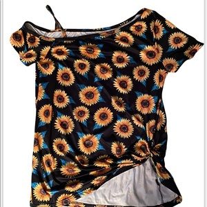Crazy train pre owned great Condition sun flower blouse size large